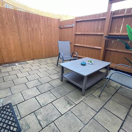 Stylish Townhouse-Sleeps 9-Free Parking Apartment Milton Keynes Exterior photo