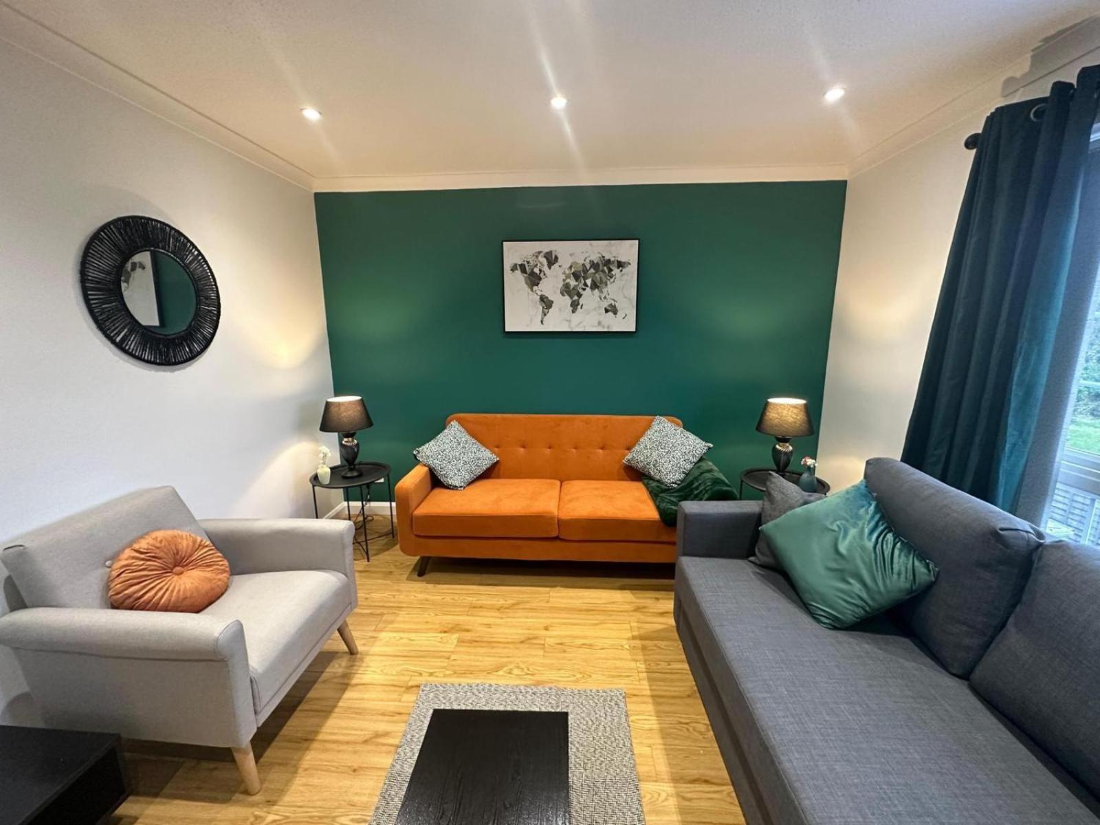 Stylish Townhouse-Sleeps 9-Free Parking Apartment Milton Keynes Exterior photo