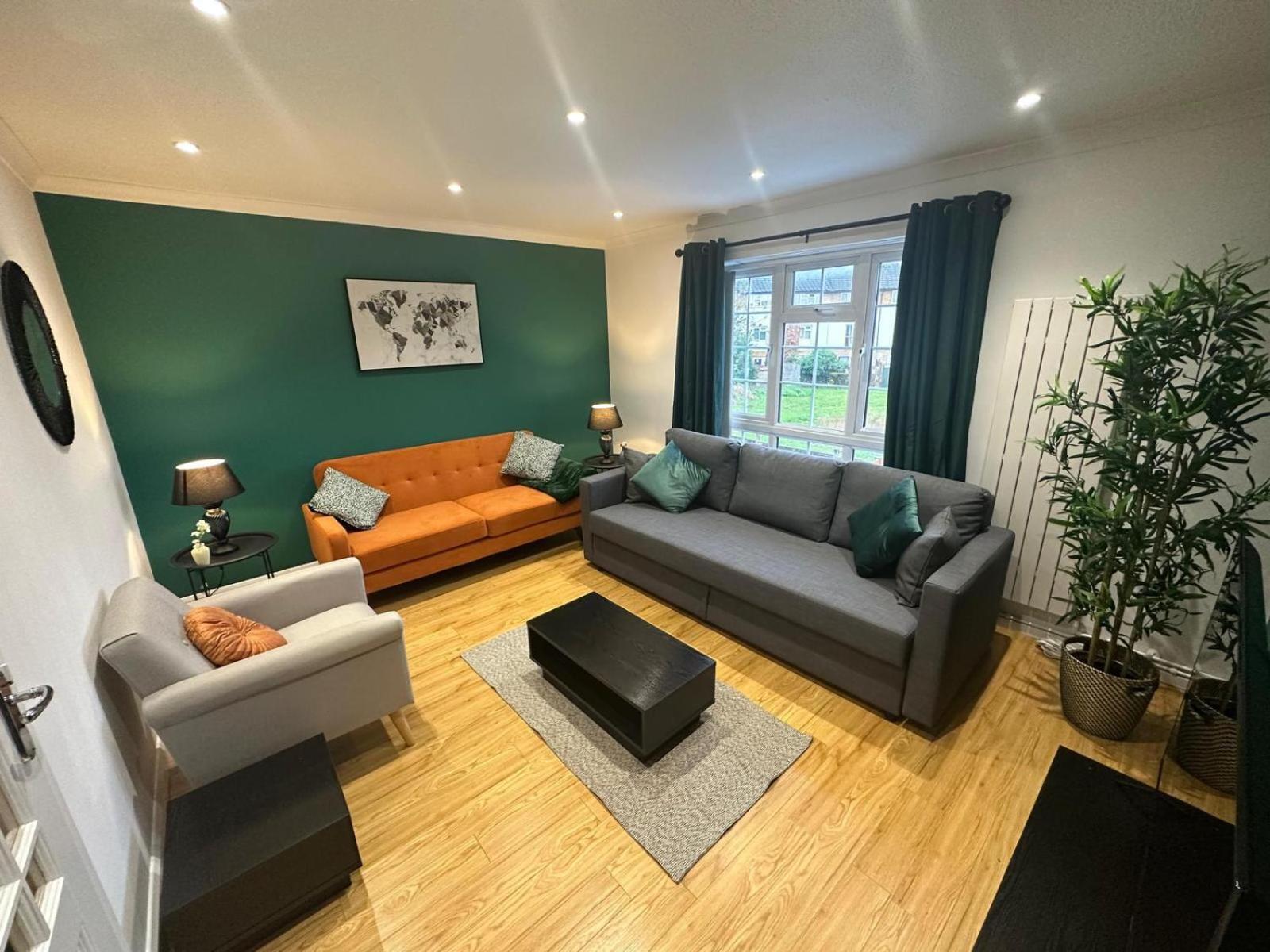 Stylish Townhouse-Sleeps 9-Free Parking Apartment Milton Keynes Exterior photo