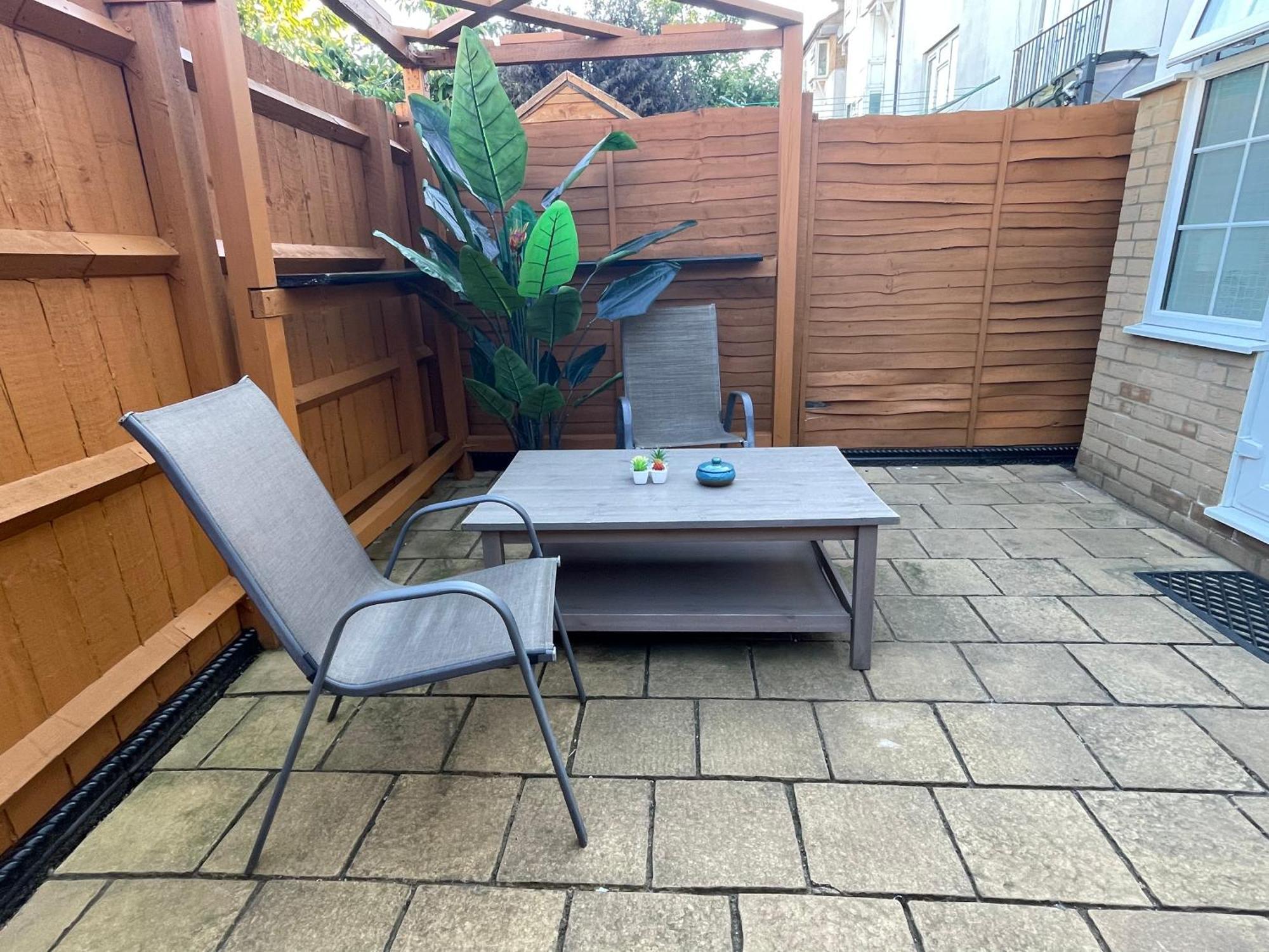 Stylish Townhouse-Sleeps 9-Free Parking Apartment Milton Keynes Exterior photo